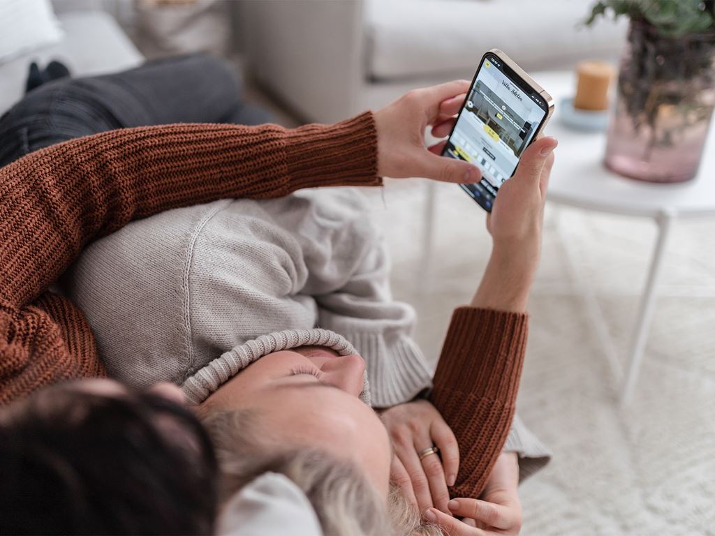 Man testar husbyggare i mobilen